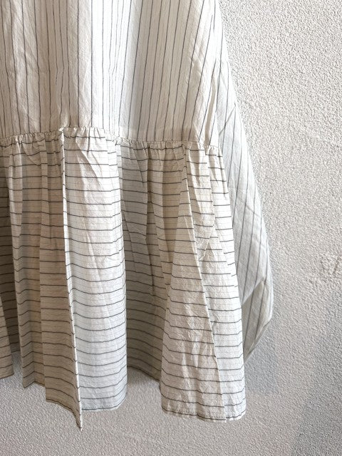 後ろ裾のギャザーアップ