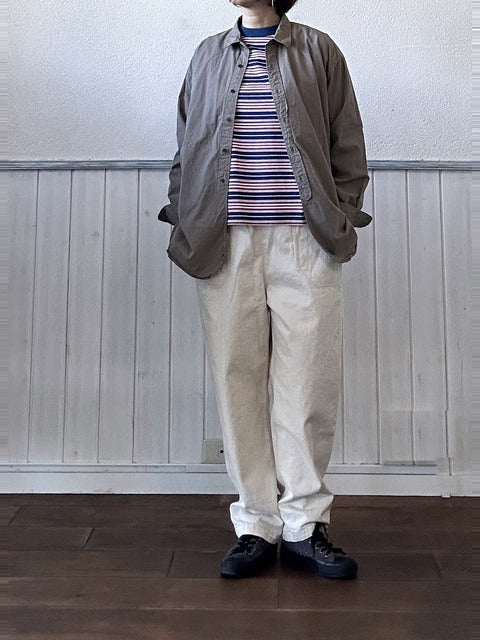 40sポプリンシャツ ライトグレー着用