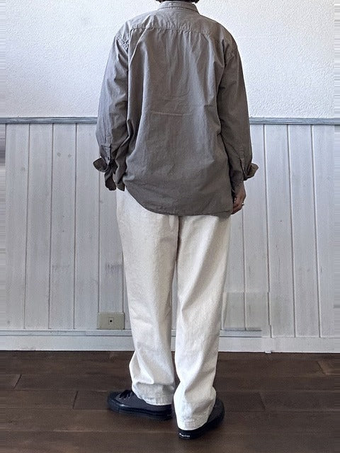 40sポプリンシャツ ライトグレー着用