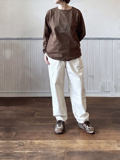 G.D.F.U ロングスリーブTシャツ 同型ブラウン着用